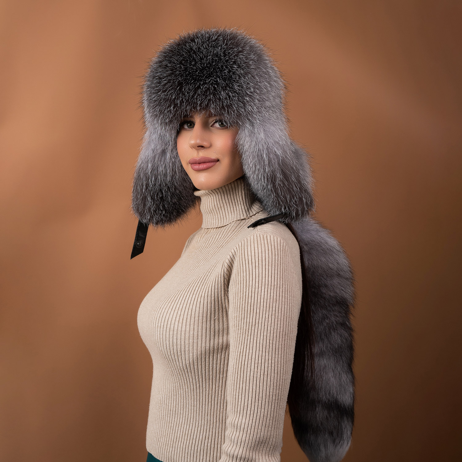 Ушанка-малахай из меха лисы Blue Frost и кожи, арт. МП-138